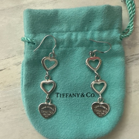 Tiffany & Co. Vintage Silver Heart Dangling Earrings
**Rare - Picture 2 of 5